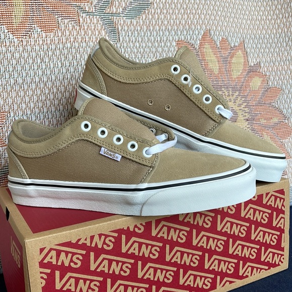 Vans WMNS Chukka Low
Incense/White
VN0A5HEX3BW
Sneakers - Picture 6 of 16